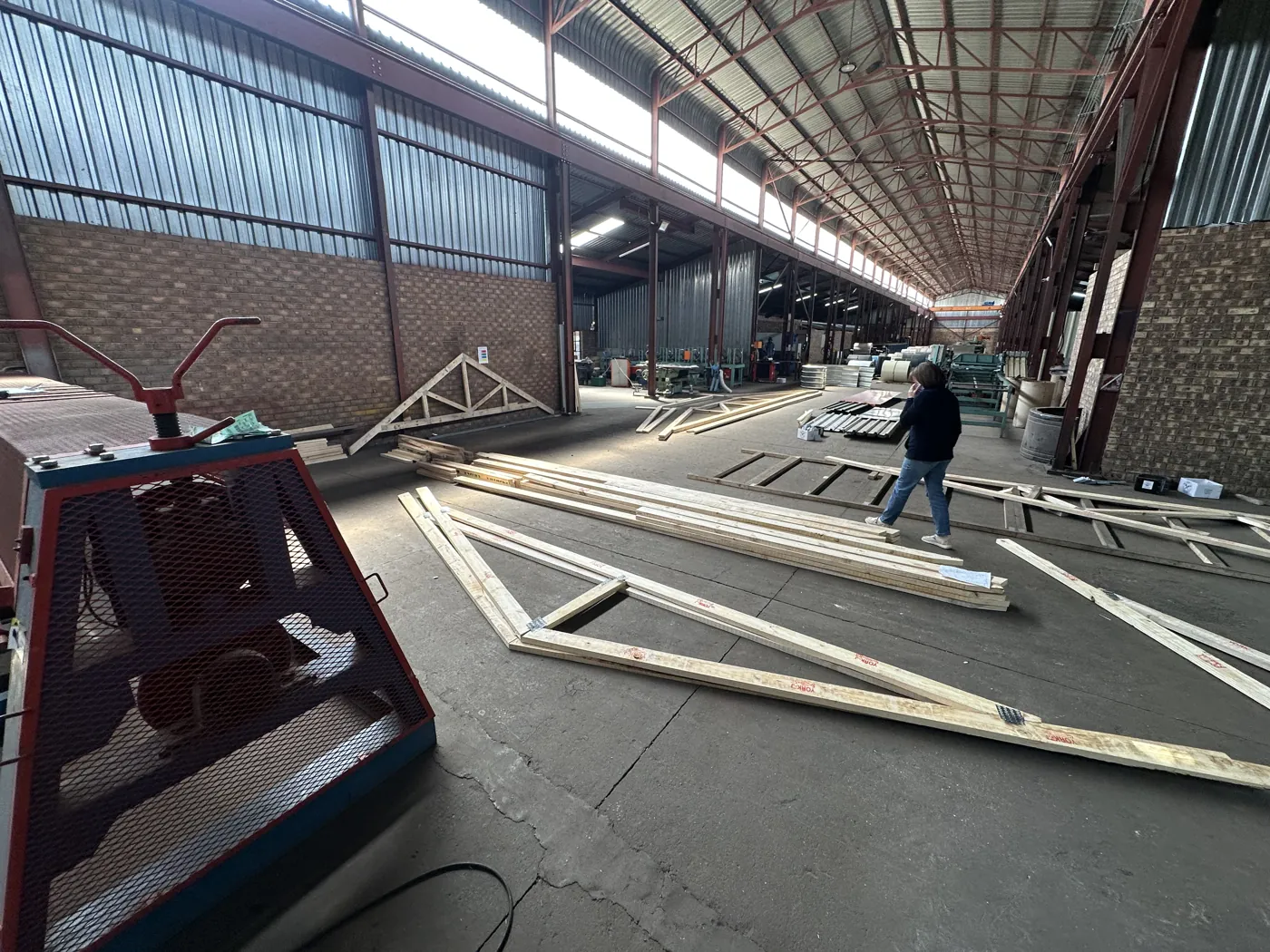Voltooide houtdakkap in die Afri Truss-fabriek in Middelburg